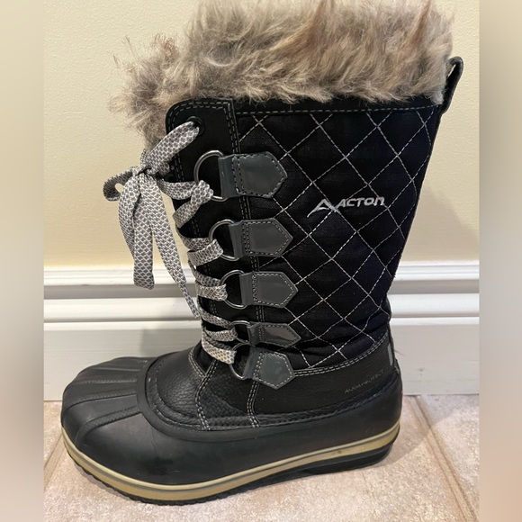 Snow Boots, Size 5 - Picture 1 of 11